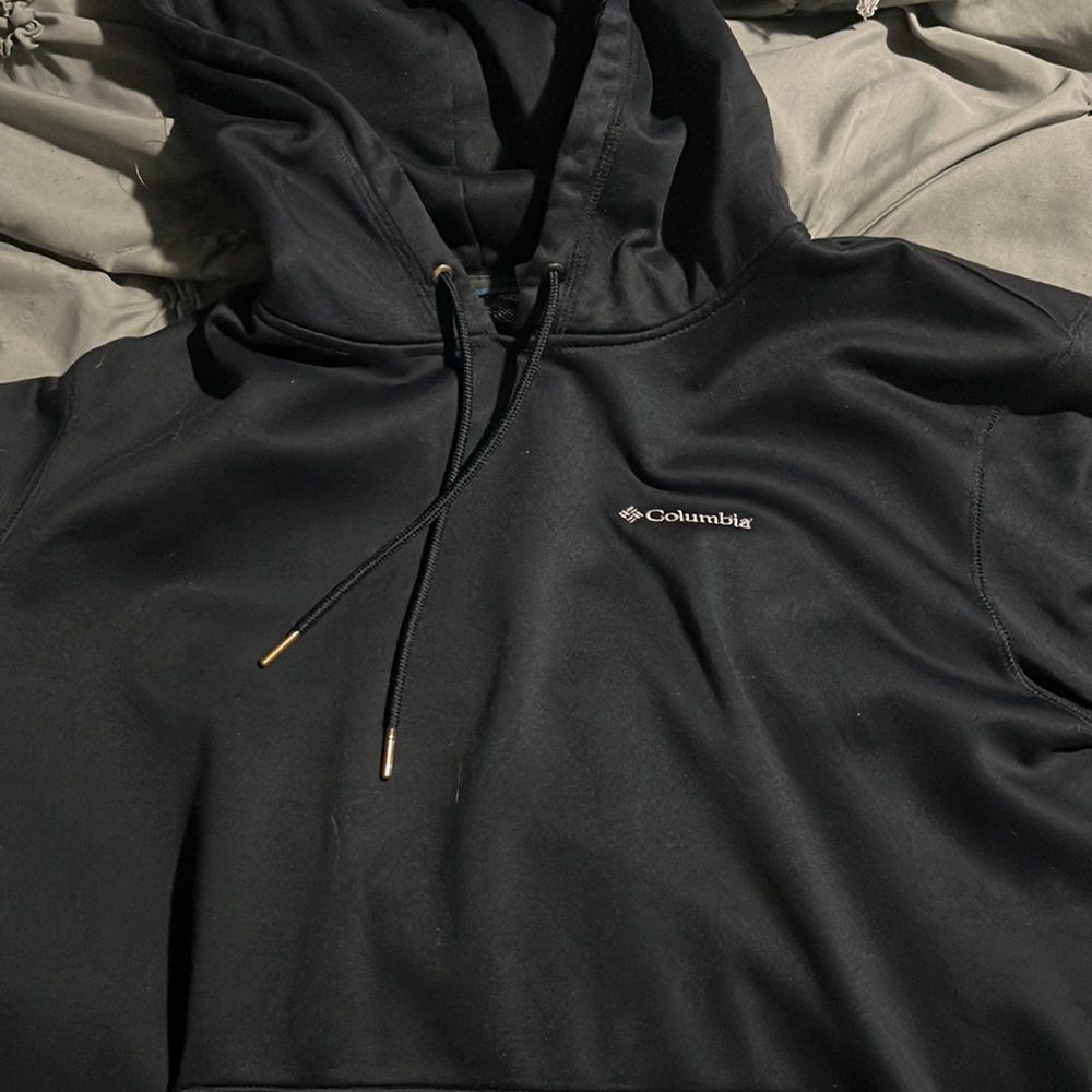 Never worn Columbia sweatshirt with hood